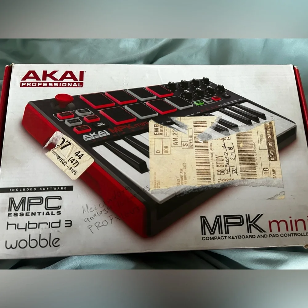 Akai Professional MPK Mini Compact Keyboard and Pad Controller